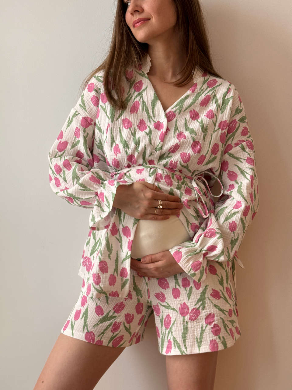 Костюм для дома с шортами для беременных и кормящих - айвори с тюльпанами - 11